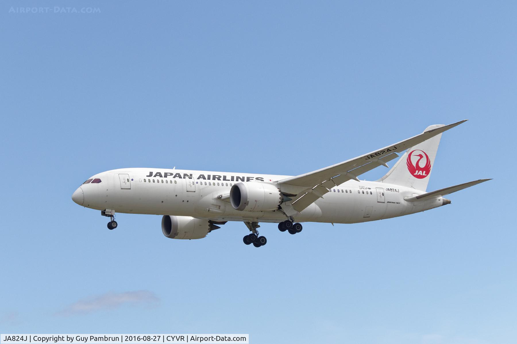 JA824J, 2011 Boeing 787-846 Dreamliner C/N 34834, Landing