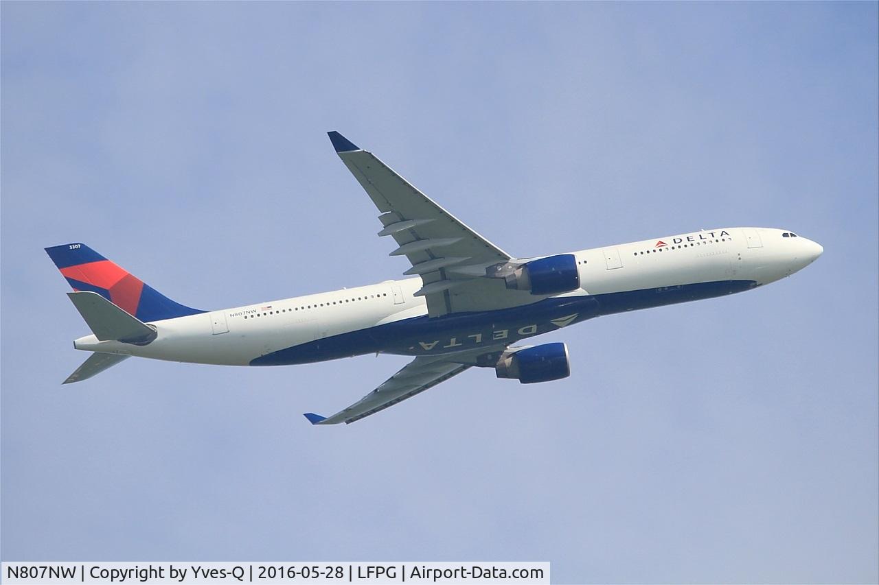 N807NW, 2004 Airbus A330-323 C/N 0588, Airbus A330-323, Take off rwy 06R, Roissy Charles De Gaulle airport (LFPG-CDG)