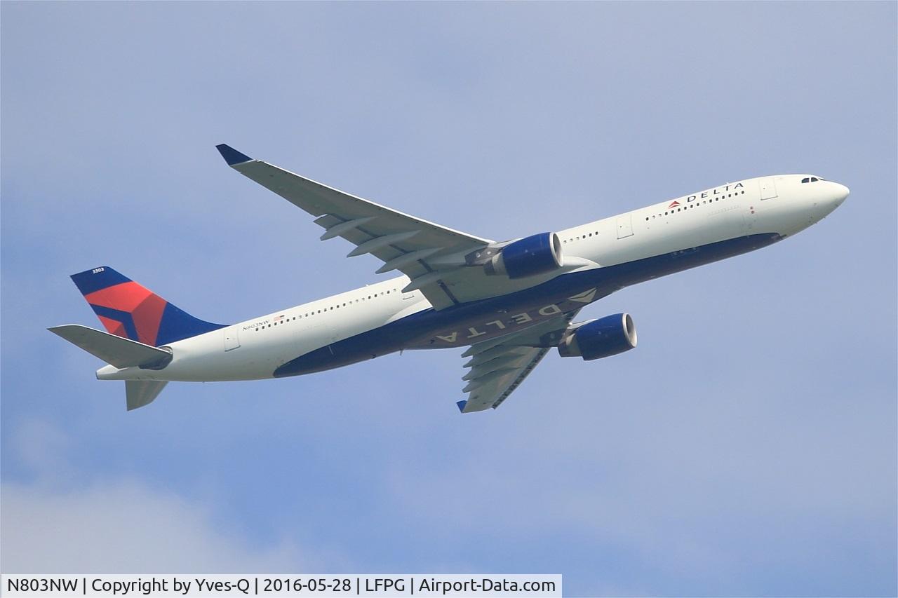 N803NW, 2003 Airbus A330-323 C/N 0542, Airbus A330-323, Take off rwy 06R, Roissy Charles De Gaulle airport (LFPG-CDG)