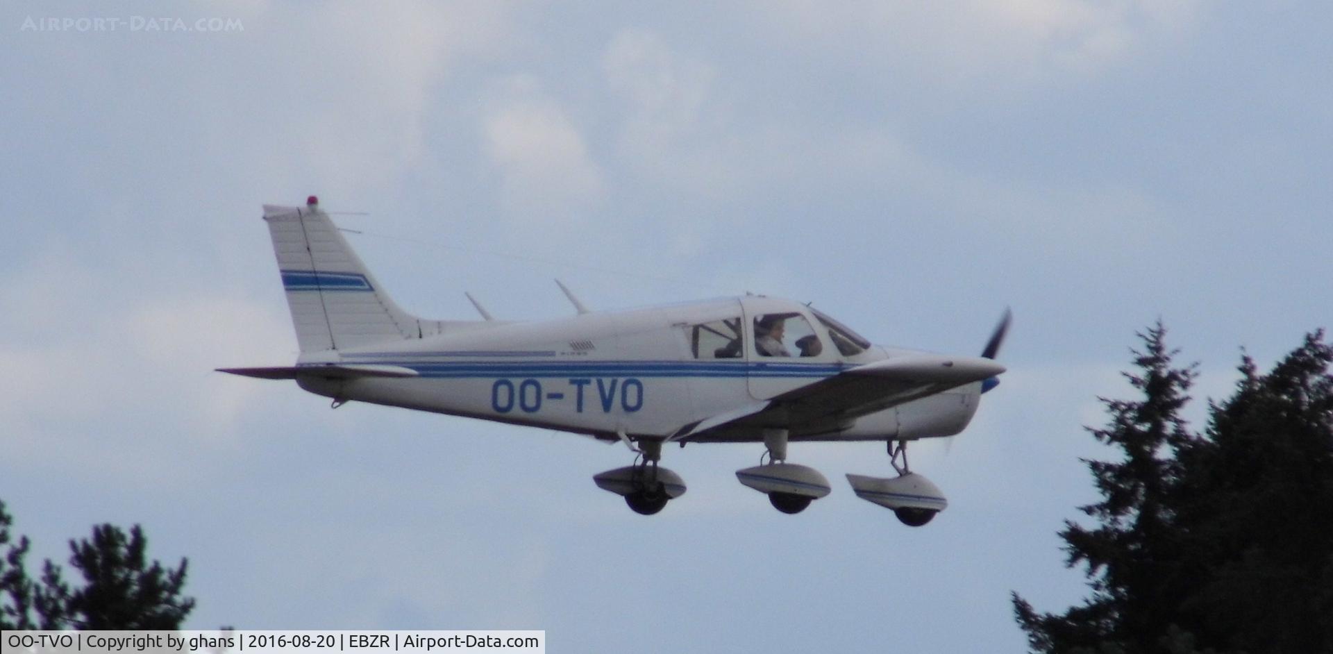 OO-TVO, 1972 Piper PA-28-140 Cherokee F C/N 28-7325008, Fly-In