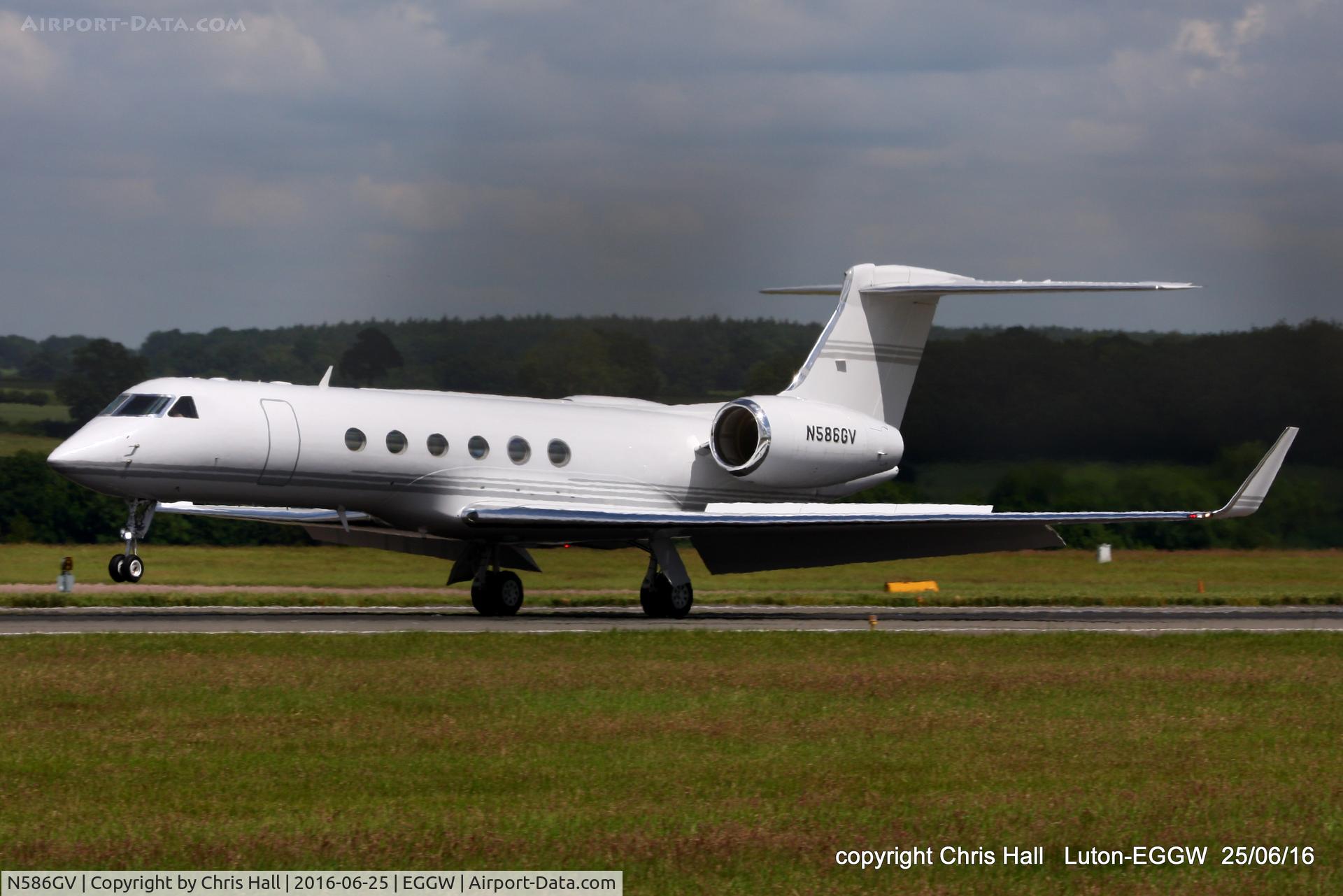 N586GV, 1999 Gulfstream Aerospace G-V C/N 586, at Luton