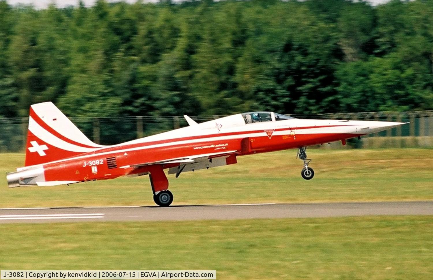 J-3082, Northrop F-5E Tiger II C/N L1082, Patrouille Suisse landing after it's display at RIAT.