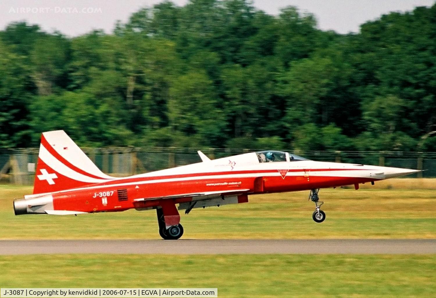 J-3087, Northrop F-5E Tiger II C/N L.1087, Patrouille Suisse landing after it's display at RIAT.