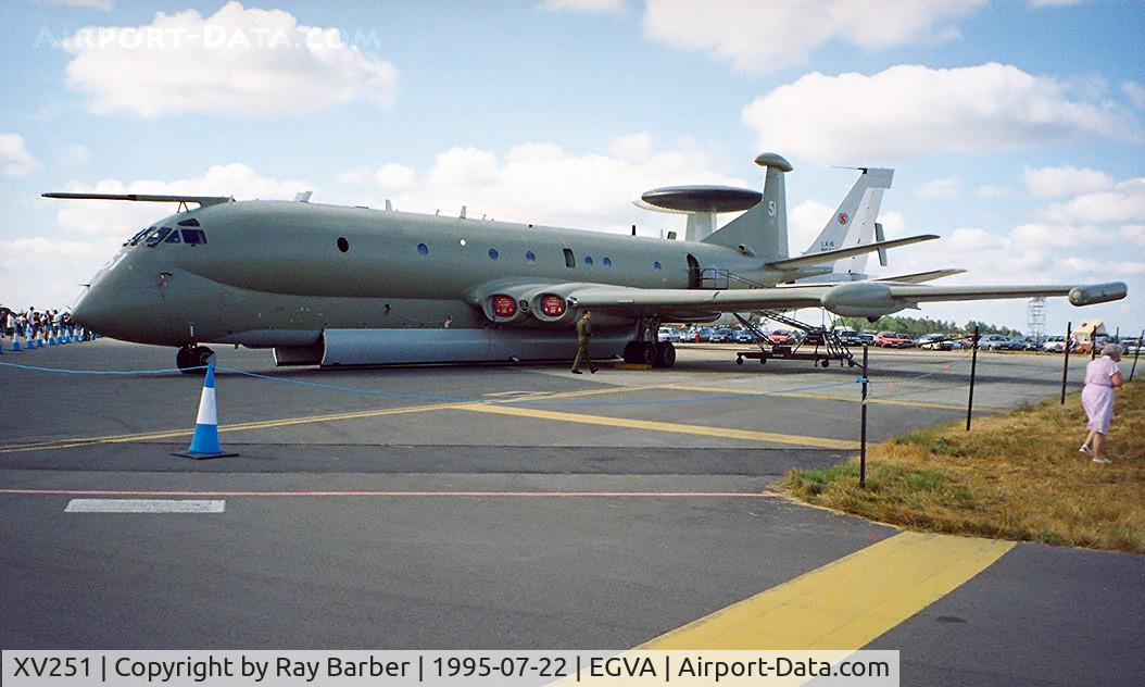 XV251, Hawker Siddeley Nimrod MR.2 C/N 8026, BAE Systems Nimrod MR.2 [8026] (Royal Air Force) RAF Fairford~G 22/07/1995