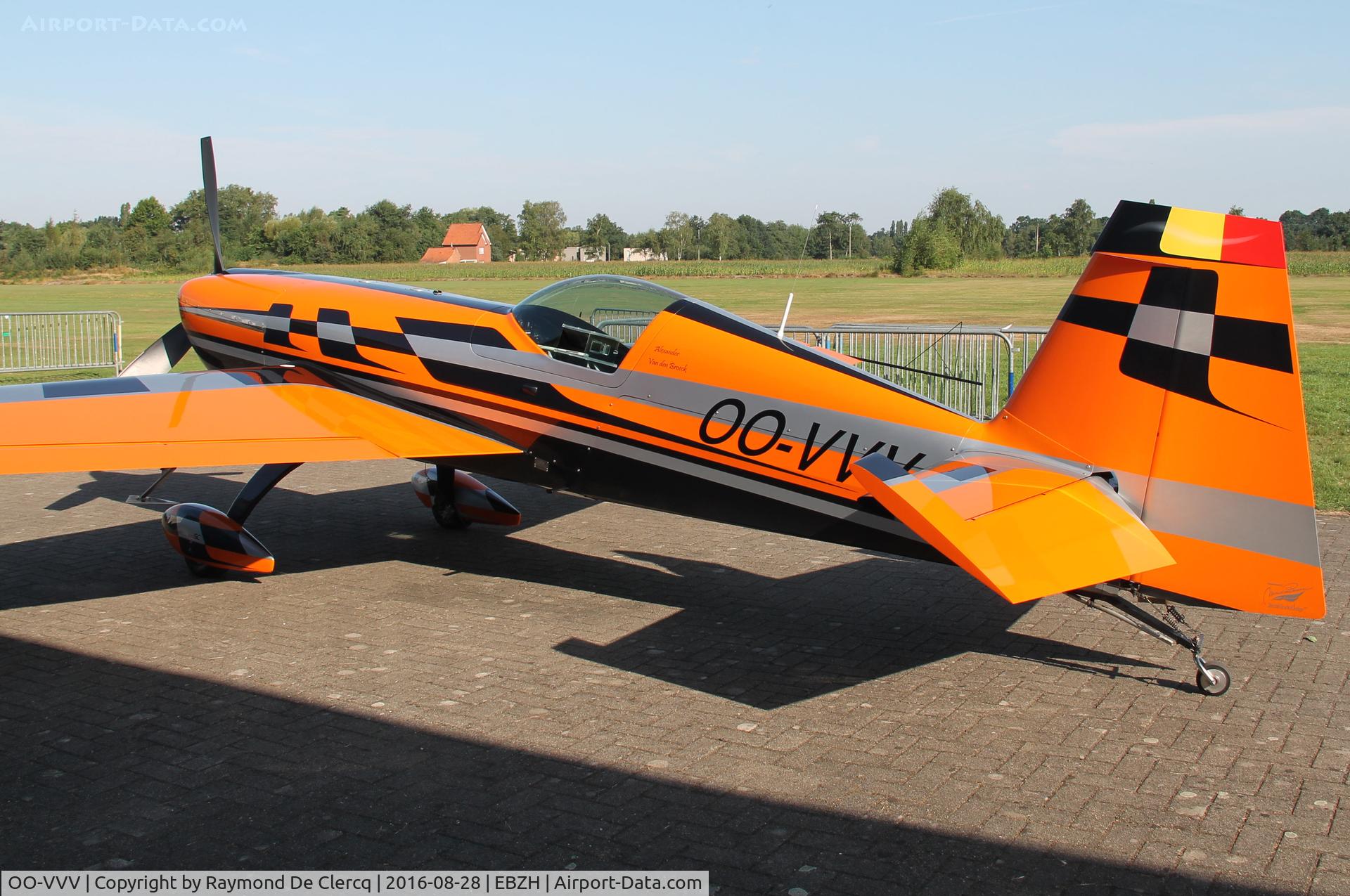 OO-VVV, 2014 Extra EA-330SC C/N SC044, Open days at Kiewit.