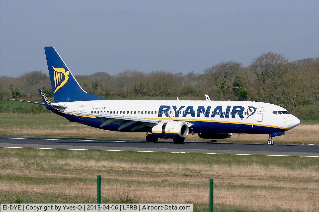 EI-DYE, 2008 Boeing 737-8AS C/N 36568, Boeing 737-8AS, Take off run rwy 07R, Brest-Bretagne Airport (LFRB-BES)