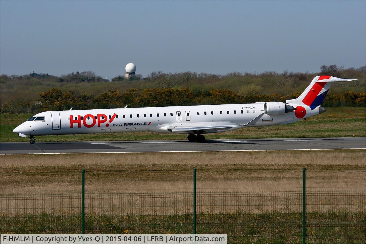 F-HMLM, 2012 Bombardier CRJ-1000EL NG (CL-600-2E25) C/N 19023, Bombardier CRJ-1000, Taxiing to holding point rwy 07R, Brest-Bretagne Airport (LFRB-BES)