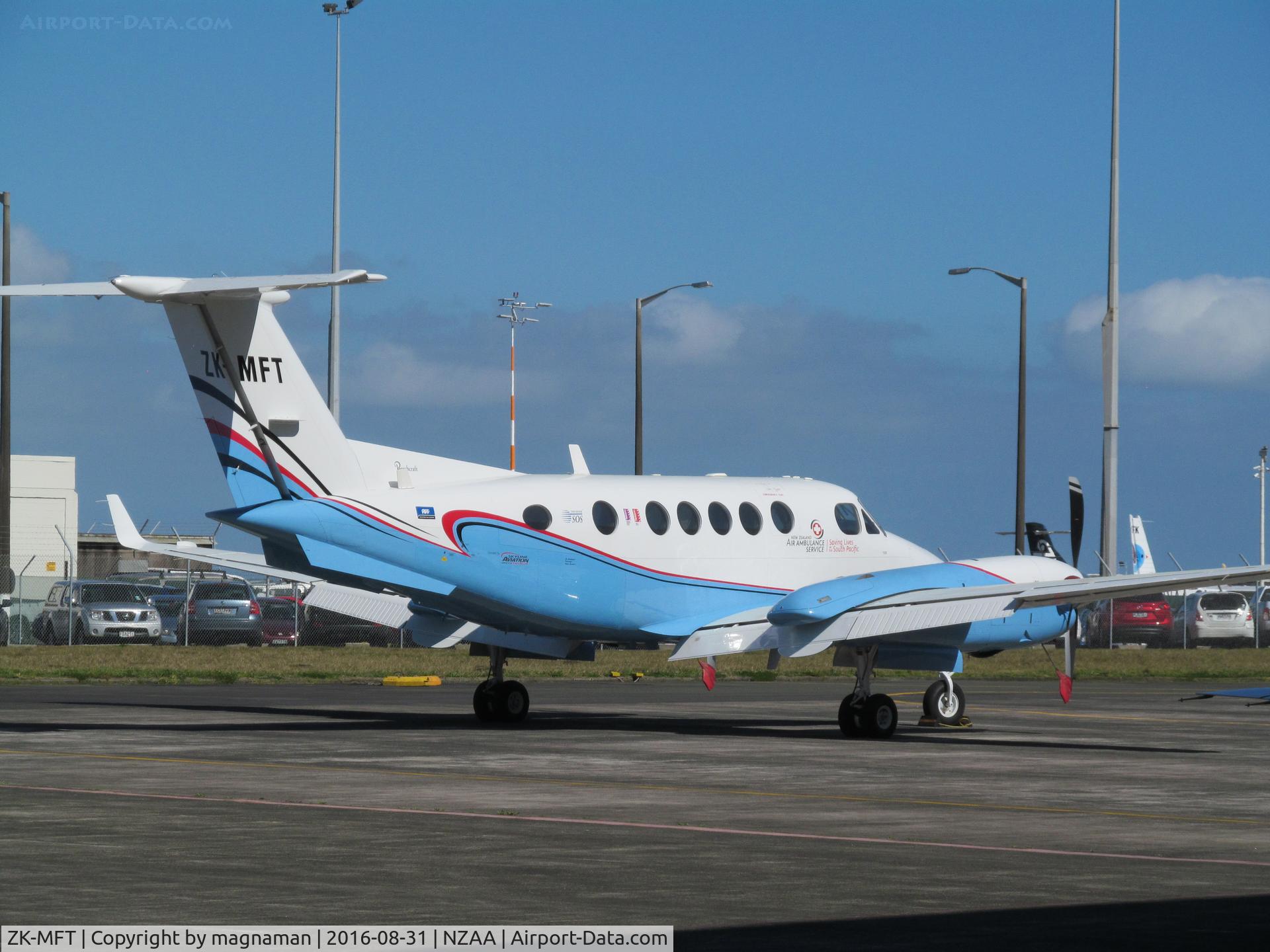 ZK-MFT, 1988 Beechcraft B200 King Air C/N BB-1298, still reasonably new to NZ - at air NZ maintenance area