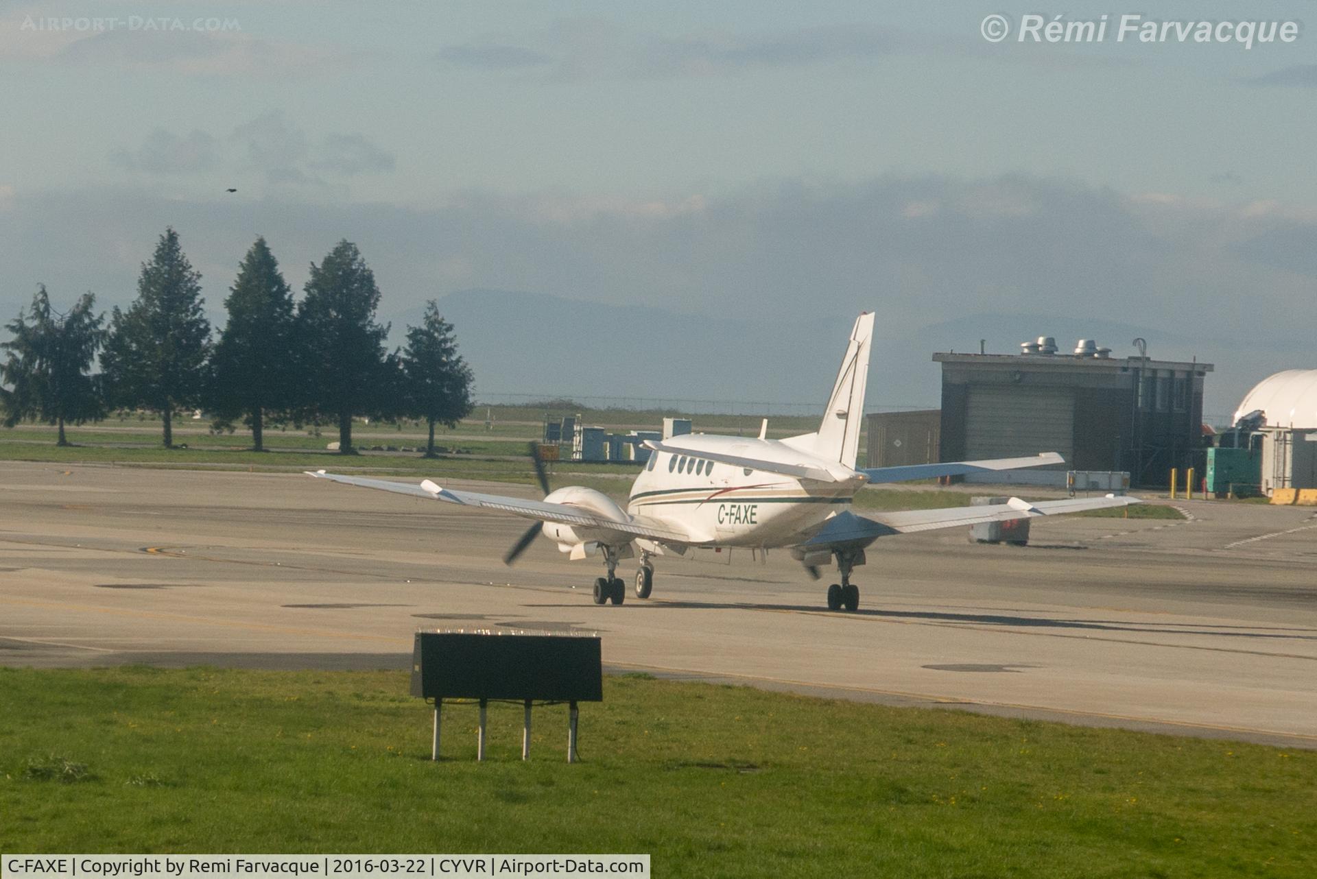 C-FAXE, 1970 Beech 100 King Air C/N B-41, Taxiing for take-off eastbound to the south runway.
