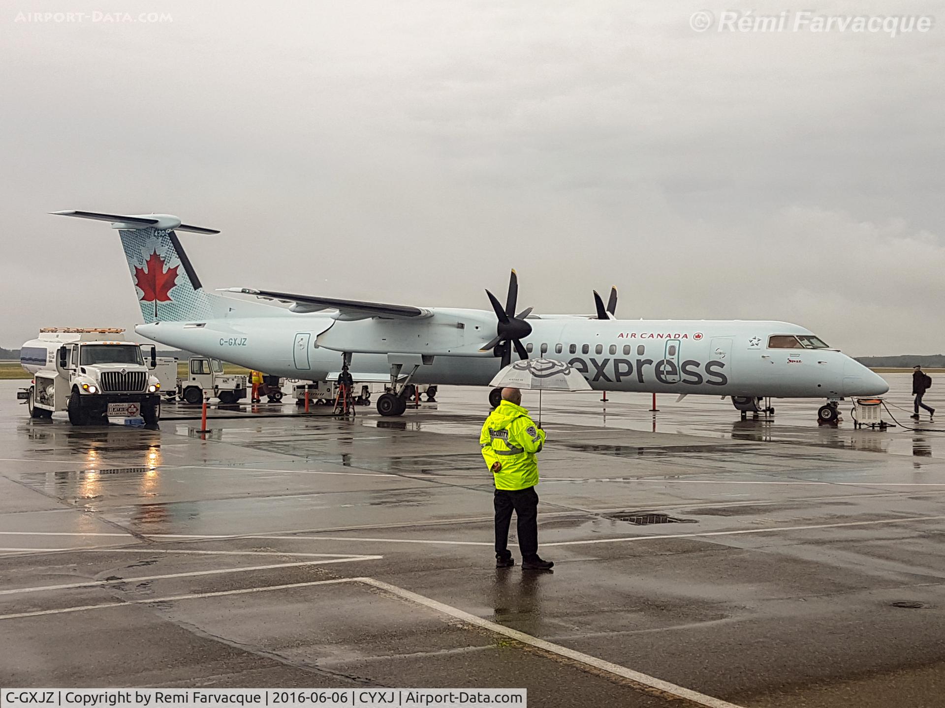 C-GXJZ, 2016 De Havilland Canada DHC-8-402 Dash 8 C/N 4523, Loading and fueling. AC plane #430. According to records this plane was not registered to Air Canada on this date.
