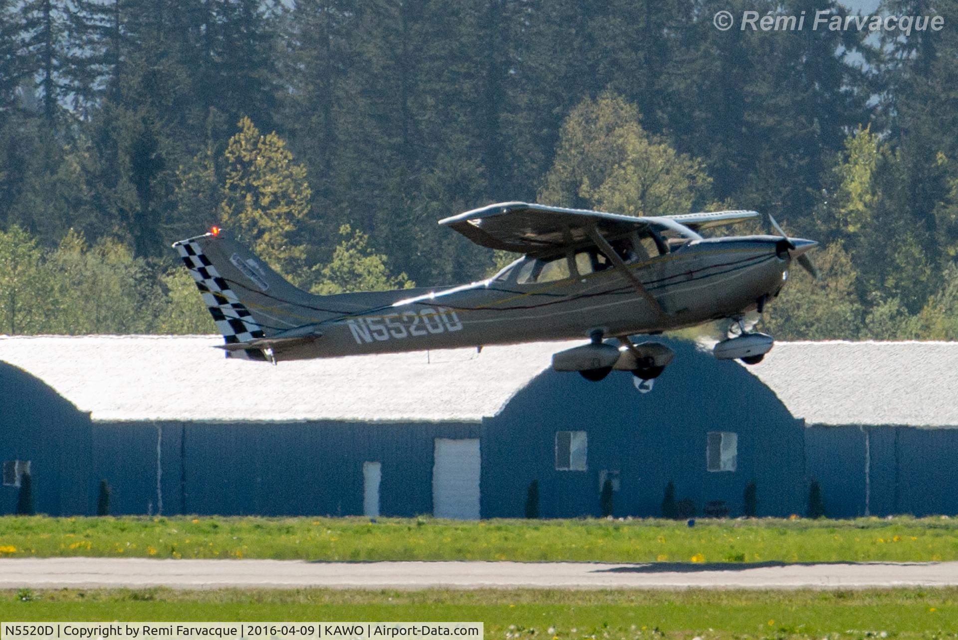 N5520D, 1979 Cessna 172N C/N 17272591, Take-off northbound for circuits.