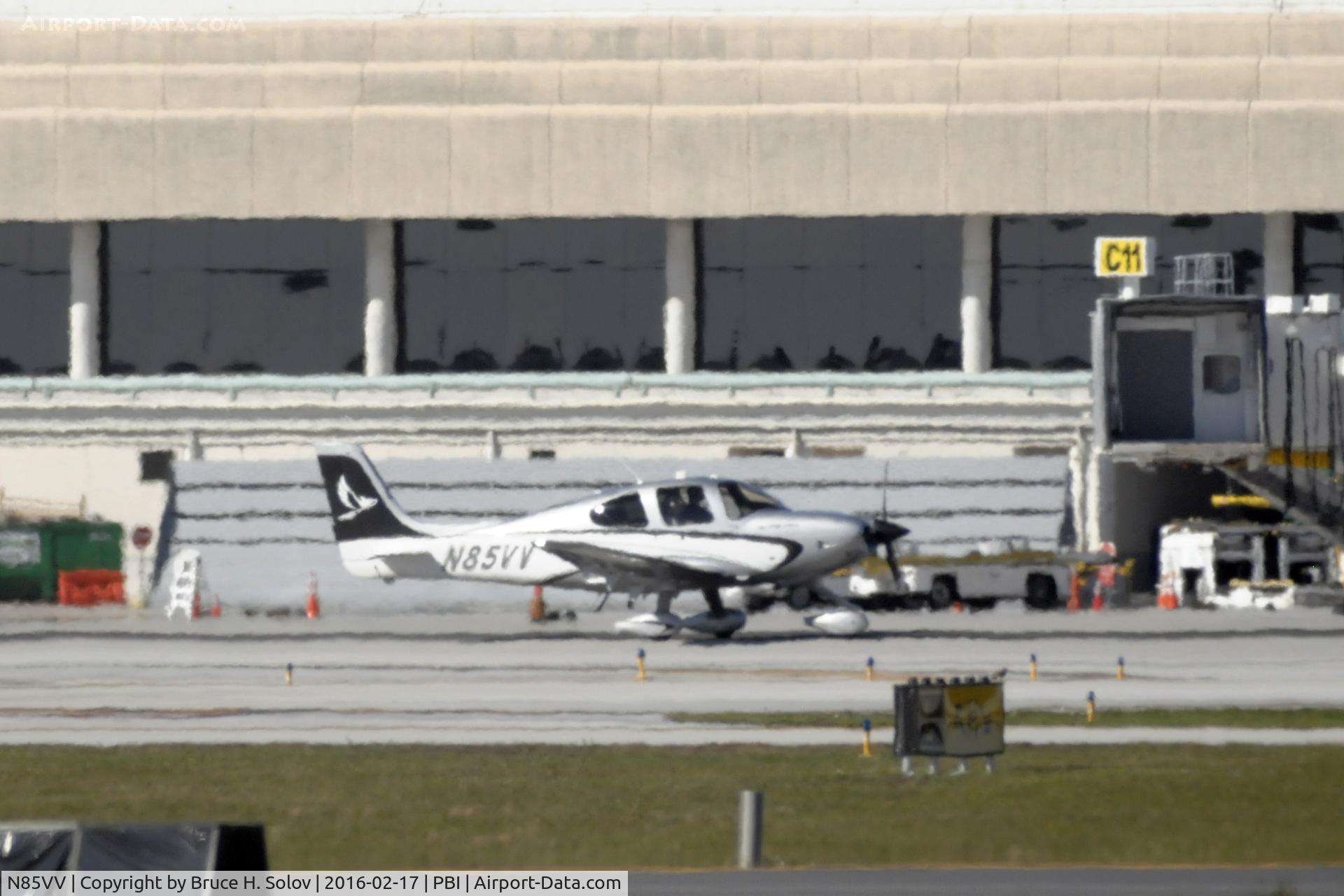 N85VV, 2012 Cirrus SR22T C/N 0317, Taxiing at PBI