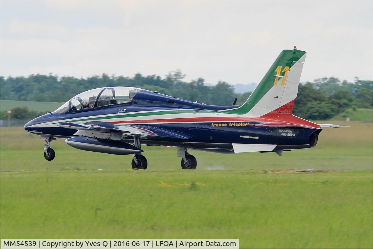 MM54539, Aermacchi MB-339PAN C/N 6760/155/AA071, Italian Air Force Aermacchi MB-339PAN, N°11 of Frecce Tricolori Aerobatic Team 2016, Landing rwy 24, Avord Air Base 702 (LFOA) Open day 2016