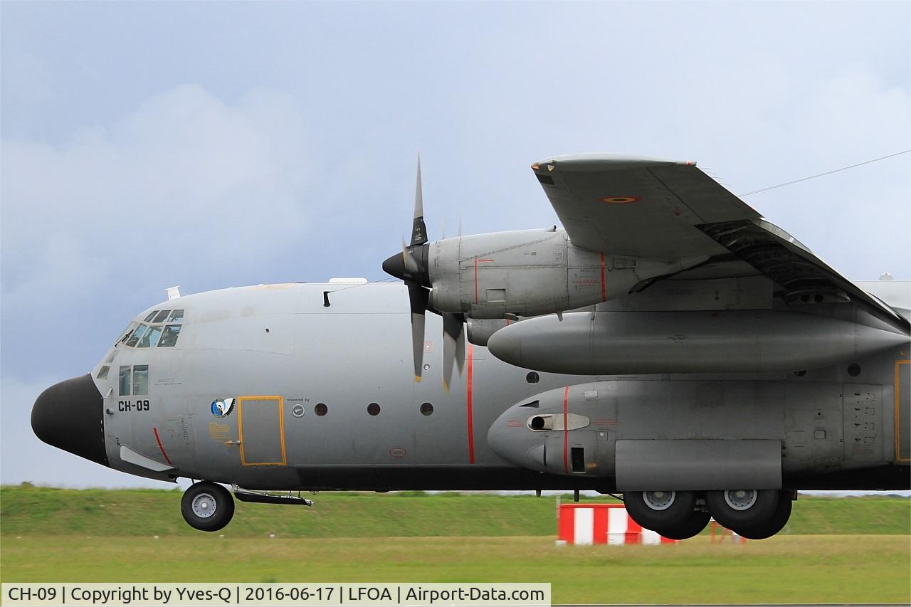 CH-09, 1973 Lockheed C-130H Hercules C/N 382-4479, Belgian Air Force Lockheed C-130H Hercules, Landing rwy 24, Avord Air Base 702 (LFOA) Open day 2016
