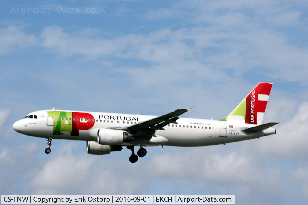 CS-TNW, 2006 Airbus A320-214 C/N 2792, CS-TNW landing rw 22L