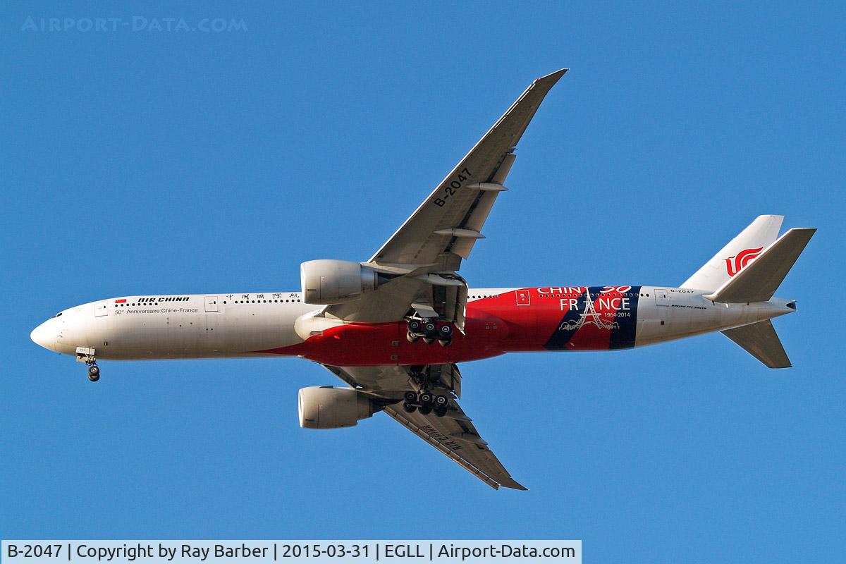 B-2047, 2014 Boeing 777-39L/ER C/N 60374/1196, Boeing 777-39LER [60374] (Air China) Home~G 31/03/2015. On approach 27R. China/France 50 years special scheme.