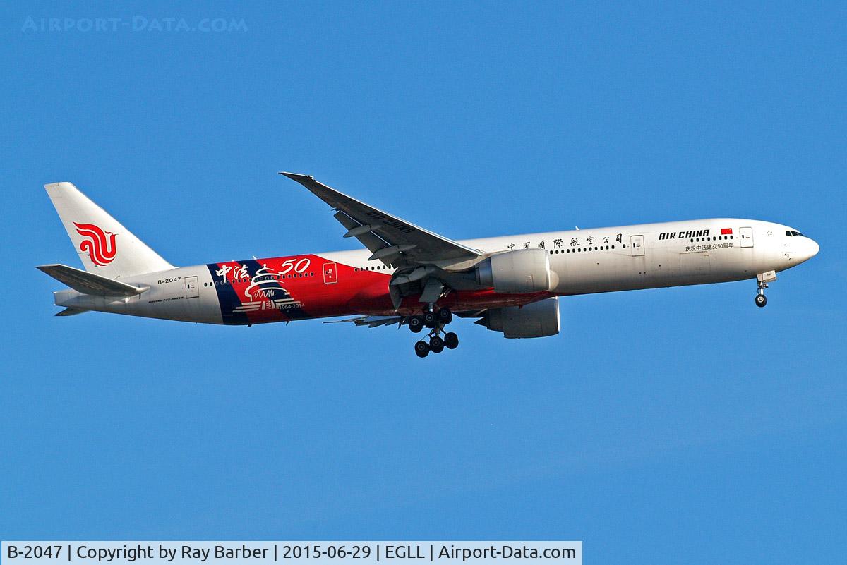 B-2047, 2014 Boeing 777-39L/ER C/N 60374/1196, Boeing 777-39LER [60374] (Air China) Home~G 29/06/2015. On approach 27L China/France 50 years Special scheme.