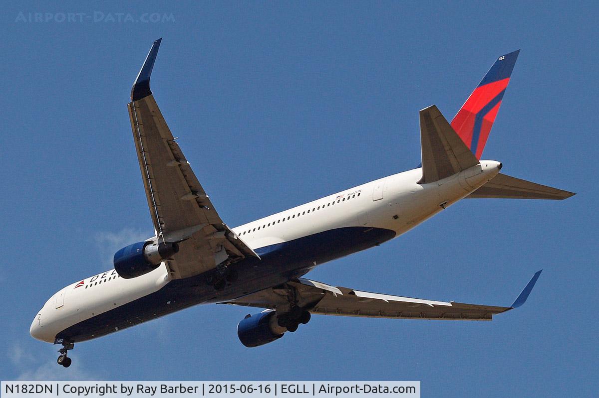 N182DN, 1992 Boeing 767-332/ER C/N 25987, Boeing 767-332ER [25987] (Delta Air Lines) Home~G 16/06/2015. On approach 27R.