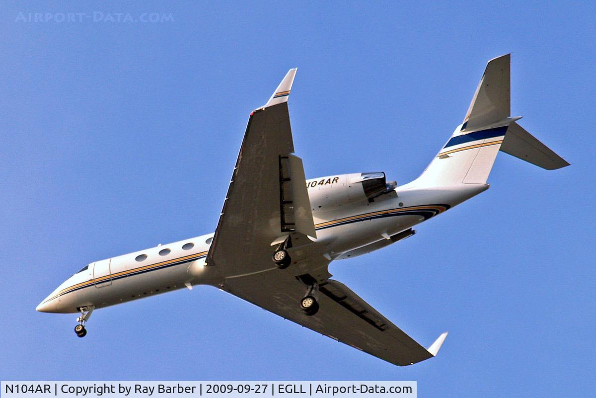 N104AR, 1998 Gulfstream Aerospace G-IV C/N 1346, Gulfstream G4SP [1346] Home~G 27/09/2009. On approach 27R.