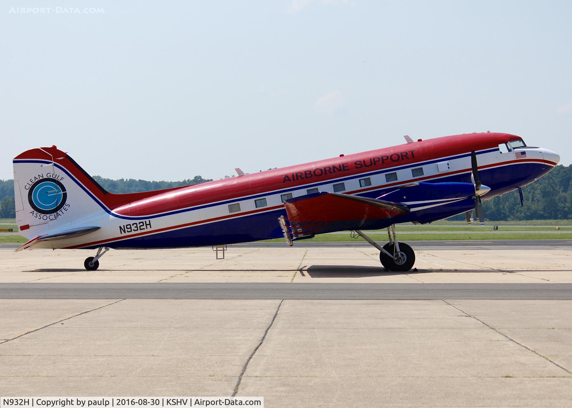 N932H, Douglas DC-3C C/N 34368, At Shreveport Regional.