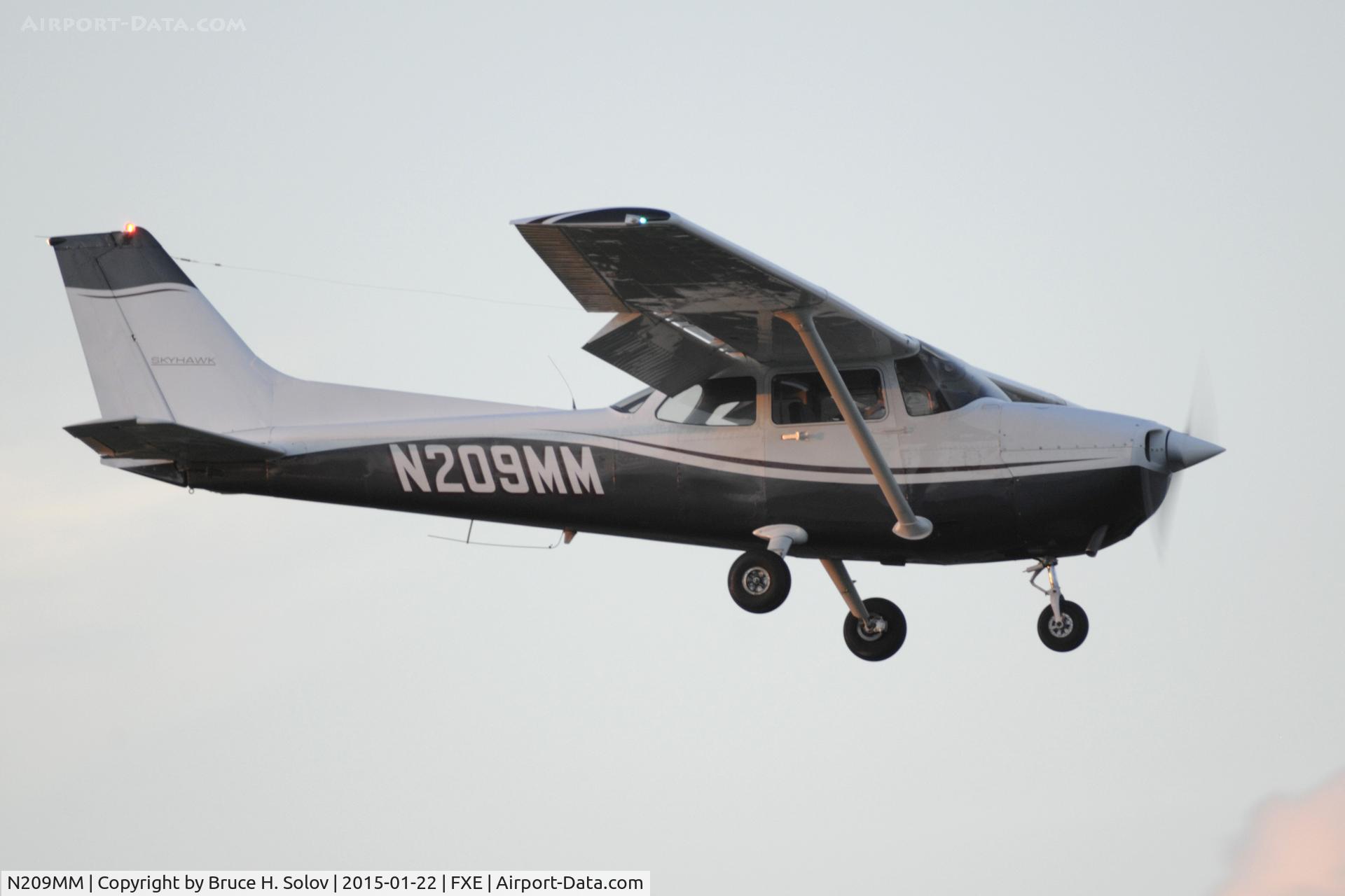 N209MM, 1981 Cessna 172P C/N 17275069, on approach