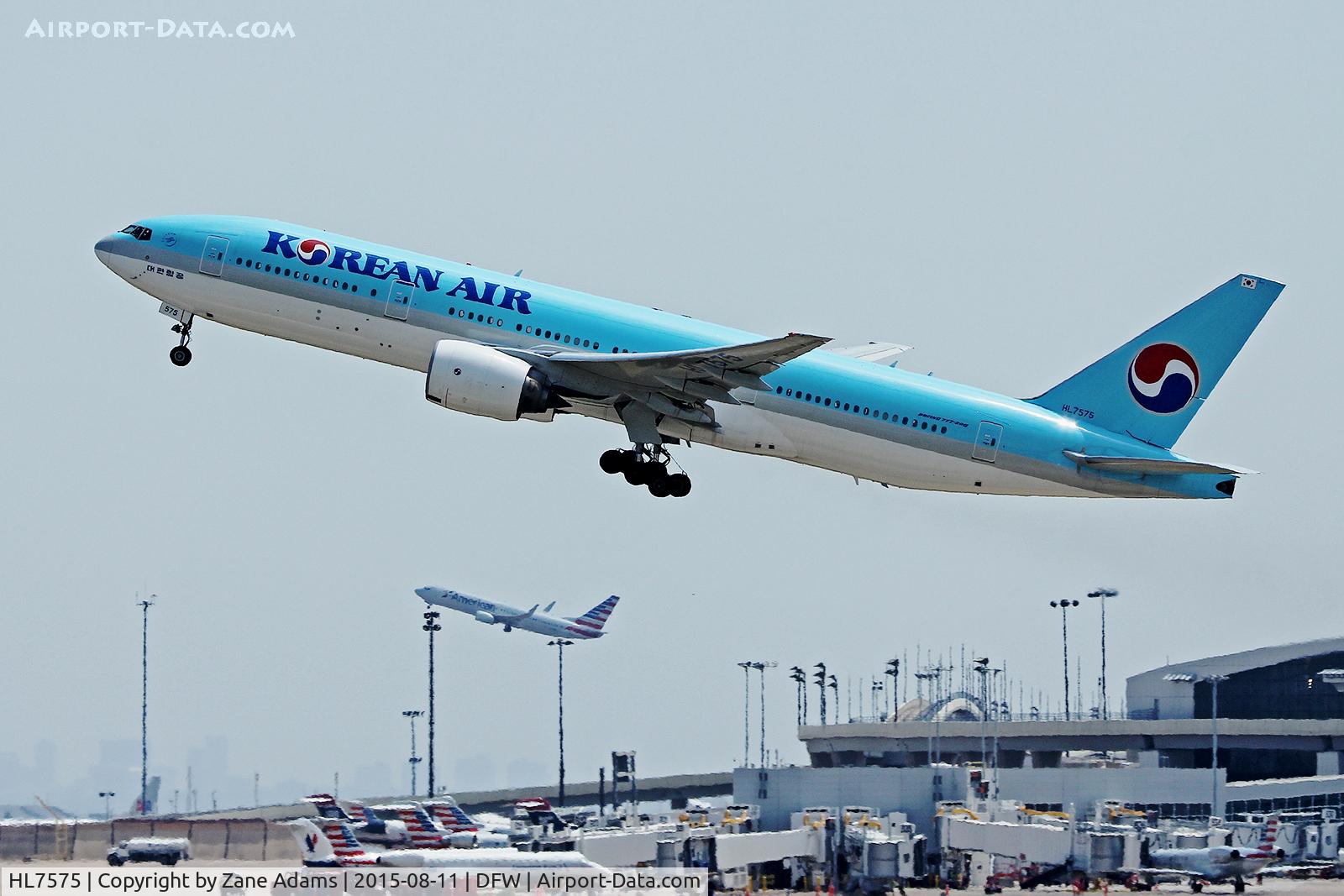 HL7575, 2000 Boeing 777-2B5/ER C/N 28445, Departing DFW Airport
