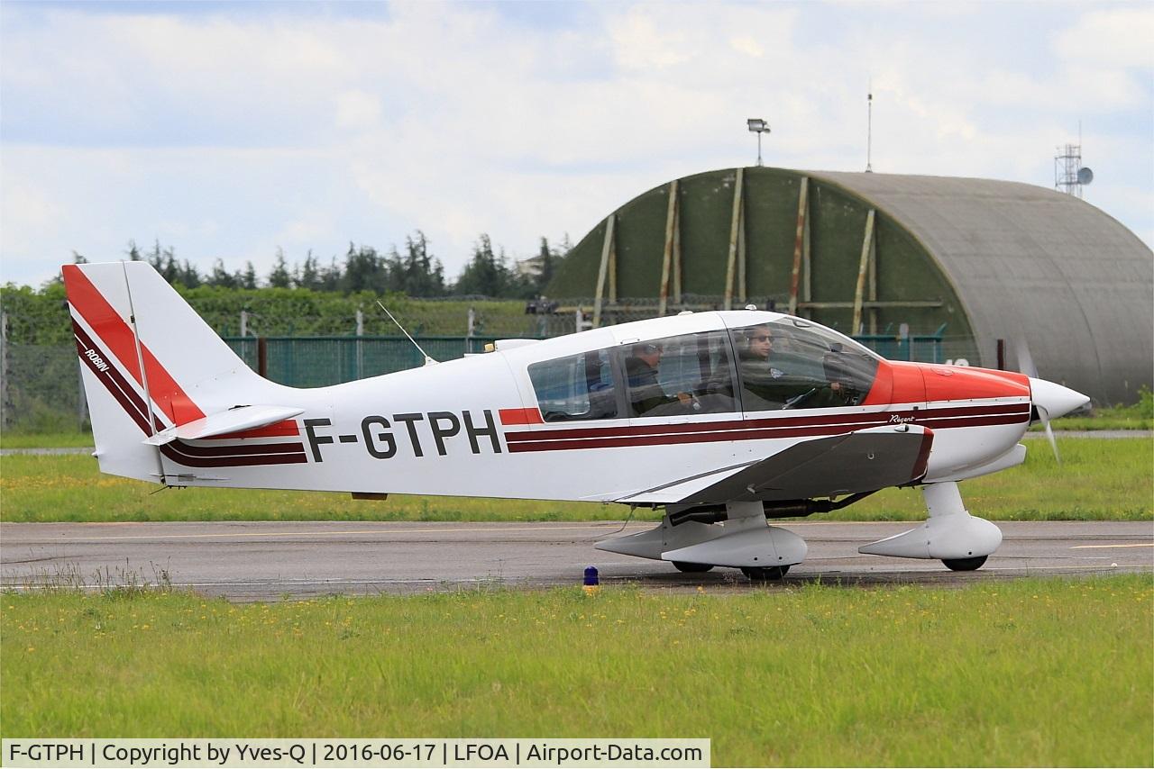 F-GTPH, Robin DR-400-180 Regent Regent C/N 2410, Robin DR-400-180, Taxiing to holding point rwy 24, Avord Air Base 702 (LFOA) Open day 2016