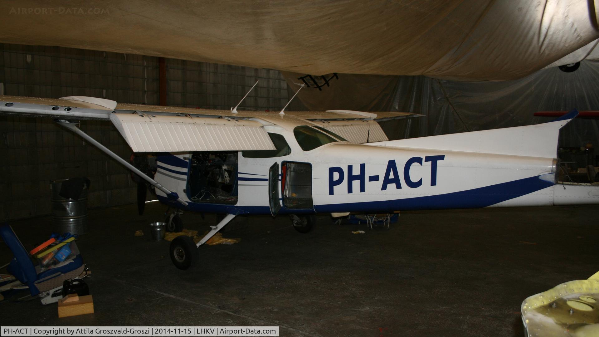 PH-ACT, 1976 Cessna 172M C/N 17267244, Kaposújlak Airport, Hungary