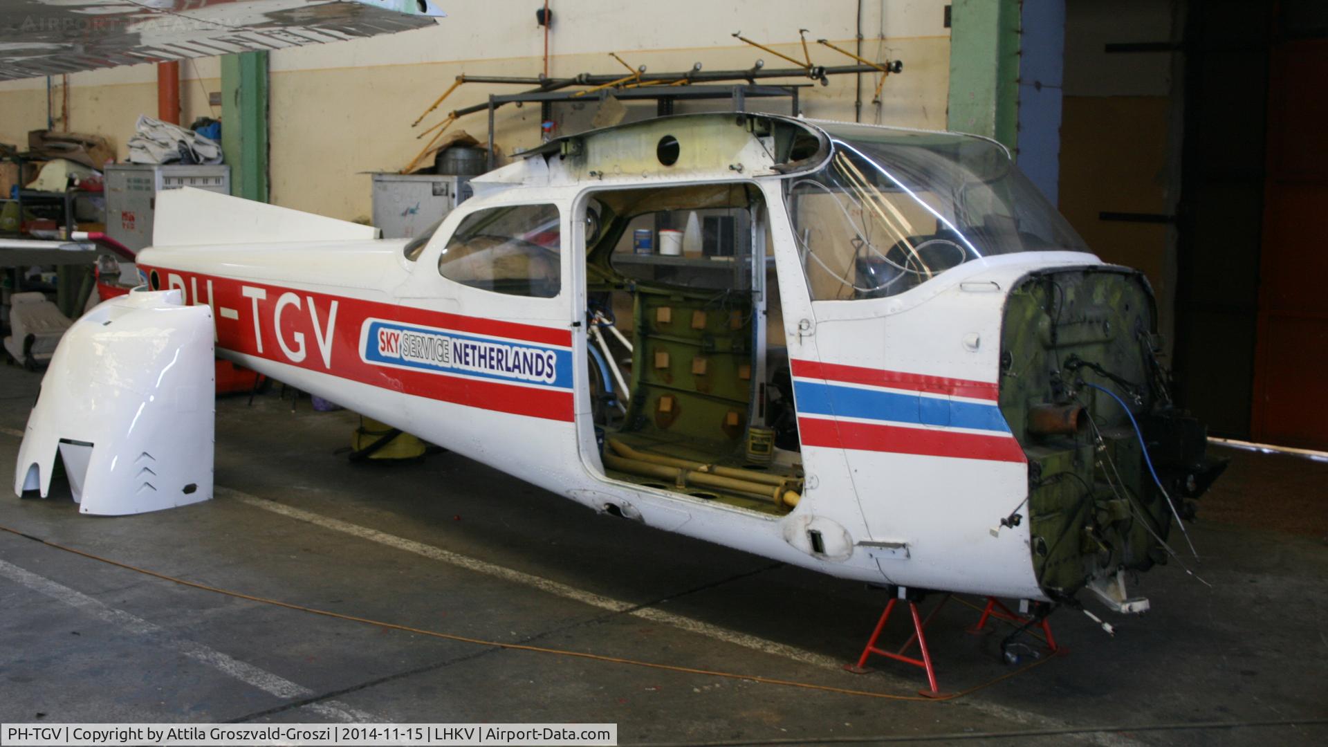 PH-TGV, Reims F172N Skyhawk C/N 1640, Kaposújlak Airport, Hungary