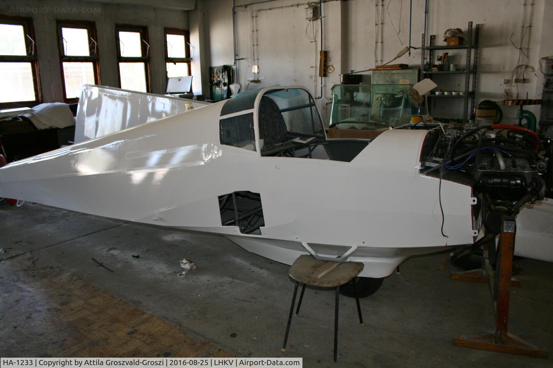 HA-1233, 1972 Scheibe SF-25C Falke C/N 4226, Kaposújlak Airport, Hungary