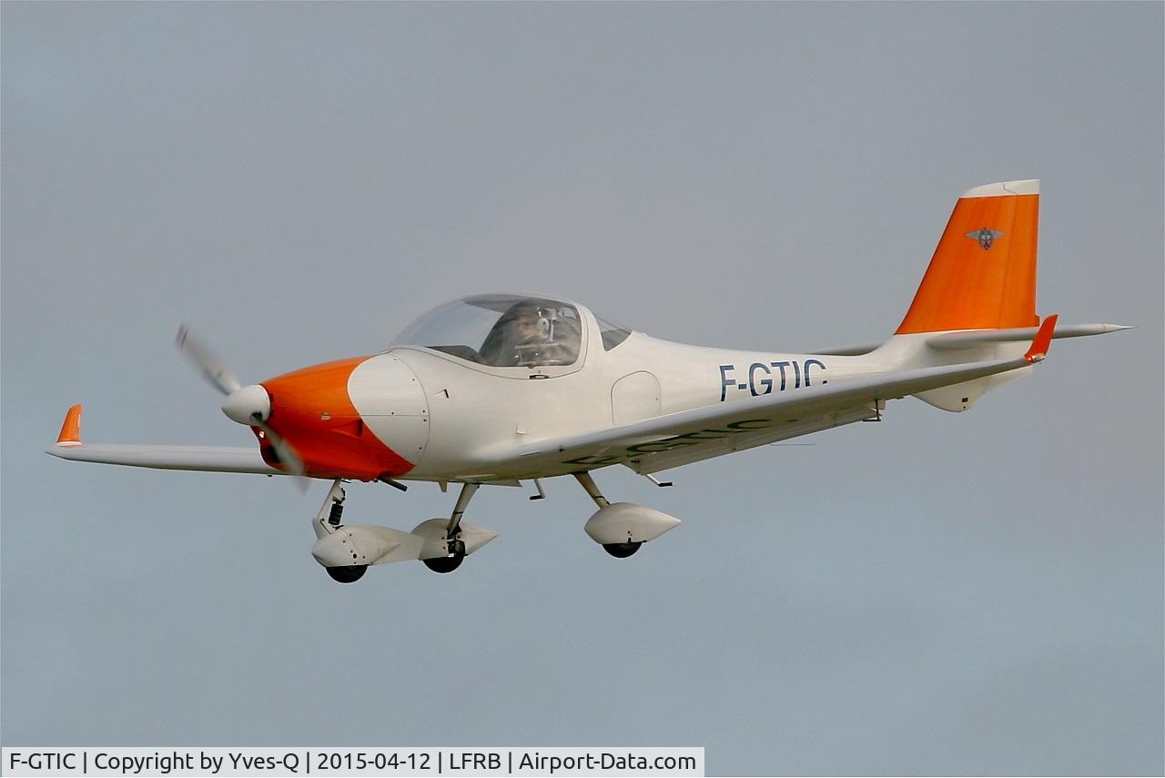 F-GTIC, 2003 Aquila A210 (AT01) C/N AT01-133, Aquila A210 (AT01), On final rwy 07R, Brest-Bretagne airport (LFRB-BES)