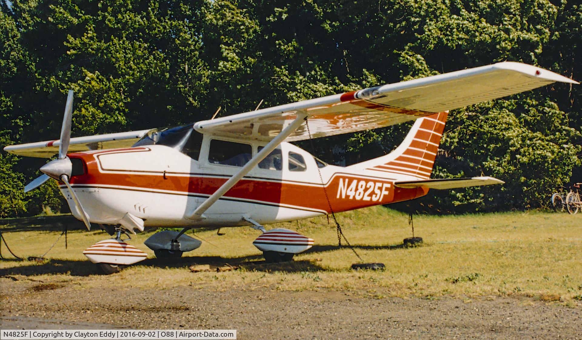 N4825F, 1966 Cessna TU206A Turbo Super Skywagon C/N U206-0525, N4825F at Rio Vista Airport California. 2016.