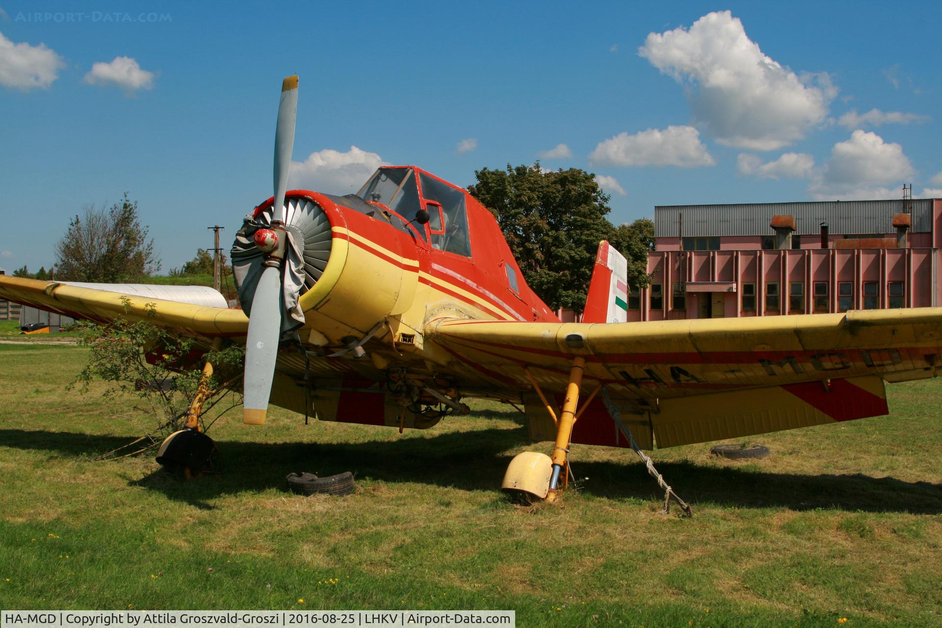 HA-MGD, 1974 Let Z-37A Cmelak C/N 17-19, Kaposújlak Airport, Hungary