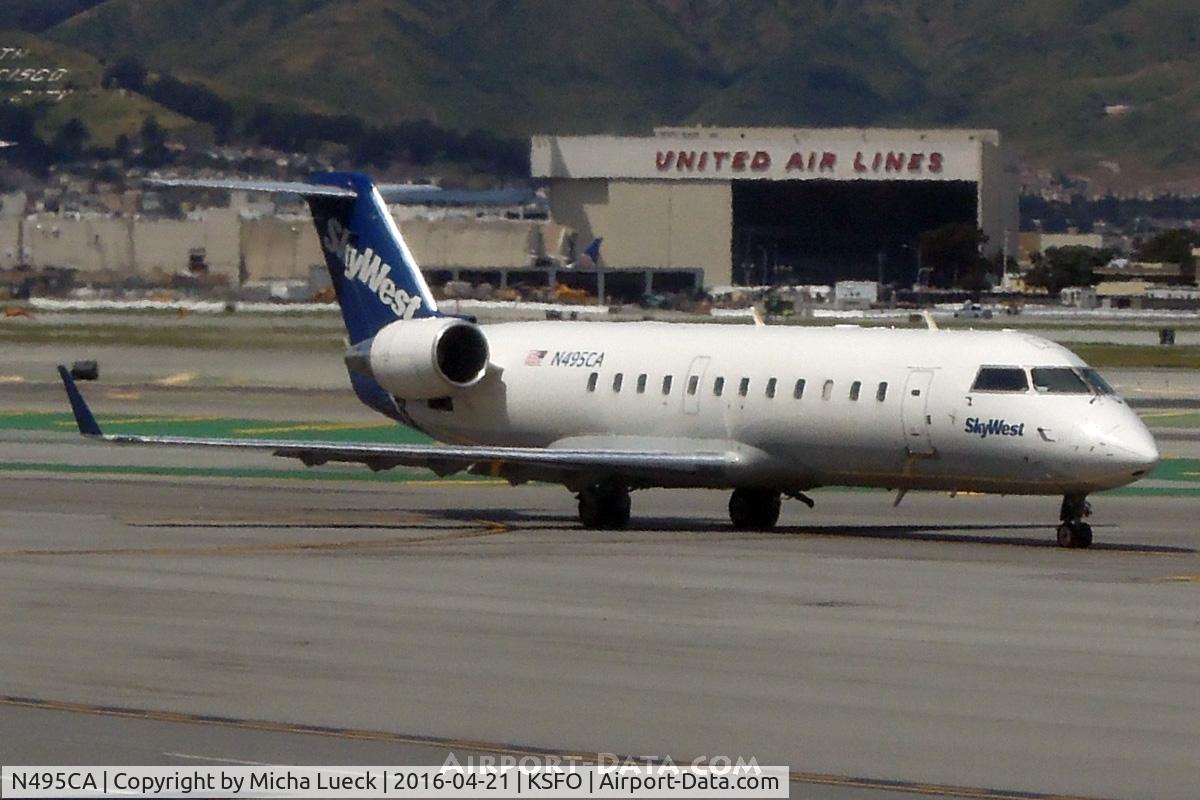 N495CA, 2003 Bombardier CRJ-200ER (CL-600-2B19) C/N 7774, At SFO