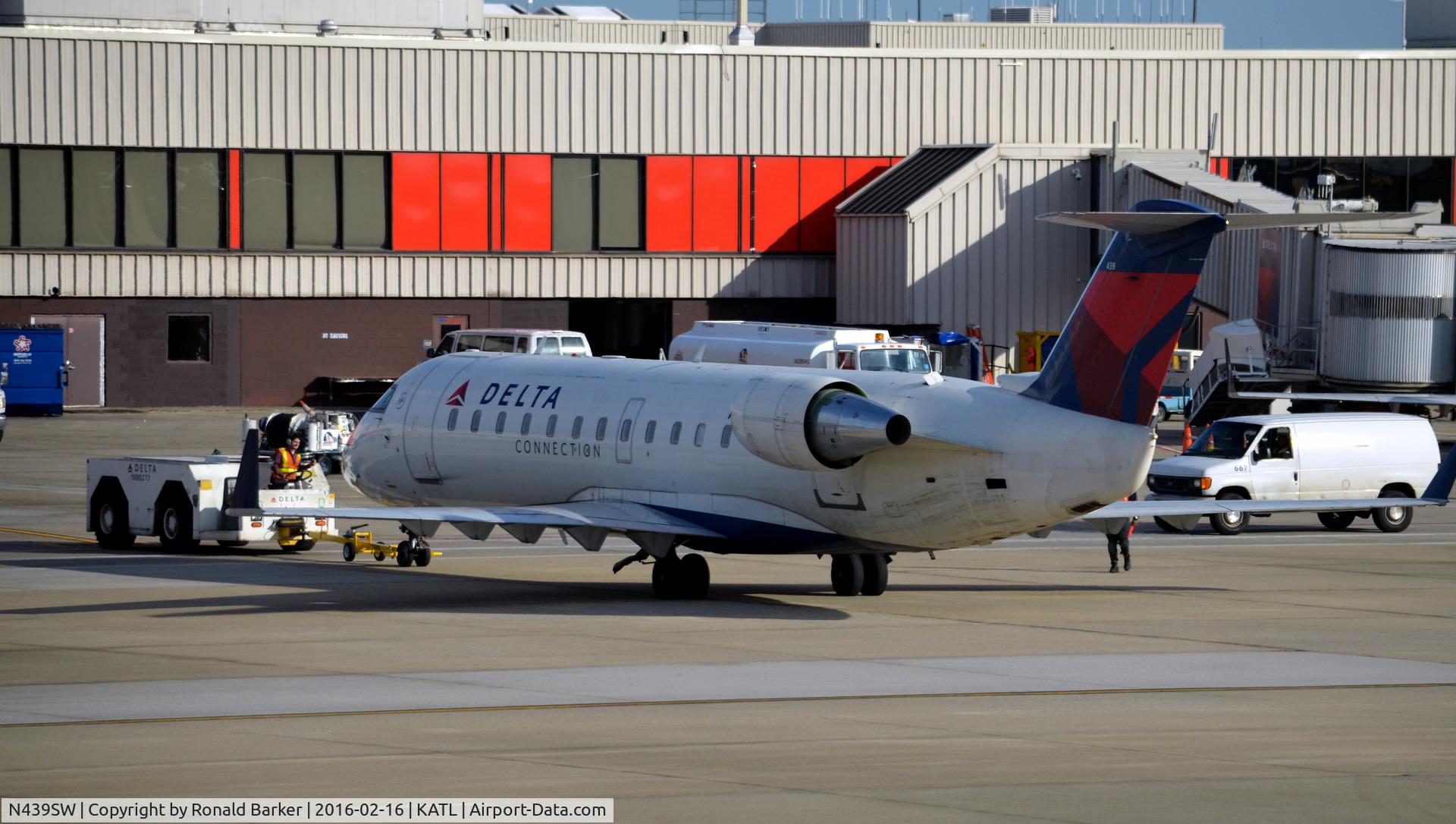 N439SW, 2001 Bombardier CRJ-200LR (CL-600-2B19) C/N 7578, Pushback Atlanta