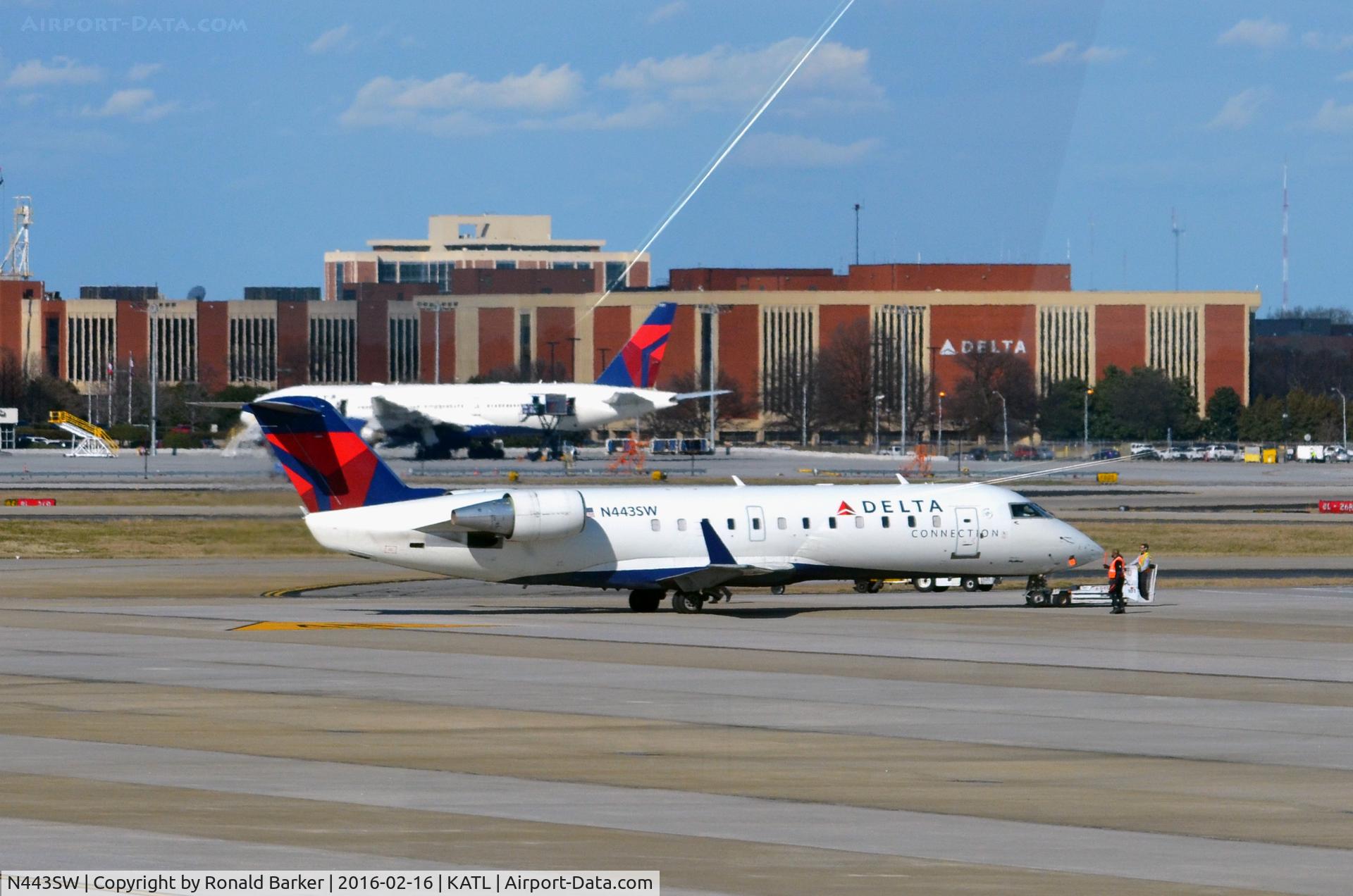 N443SW, 2002 Bombardier CRJ-200LR (CL-600-2B19) C/N 7638, Pushback Atlanta
