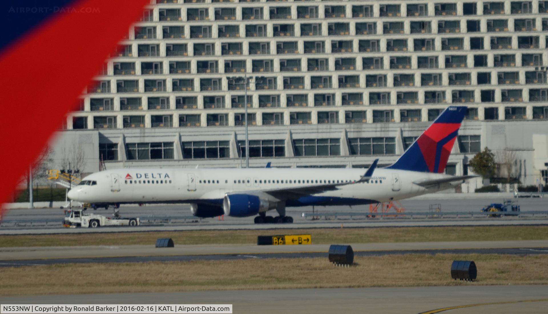 N553NW, 2001 Boeing 757-251 C/N 26500, Towed Atlanta