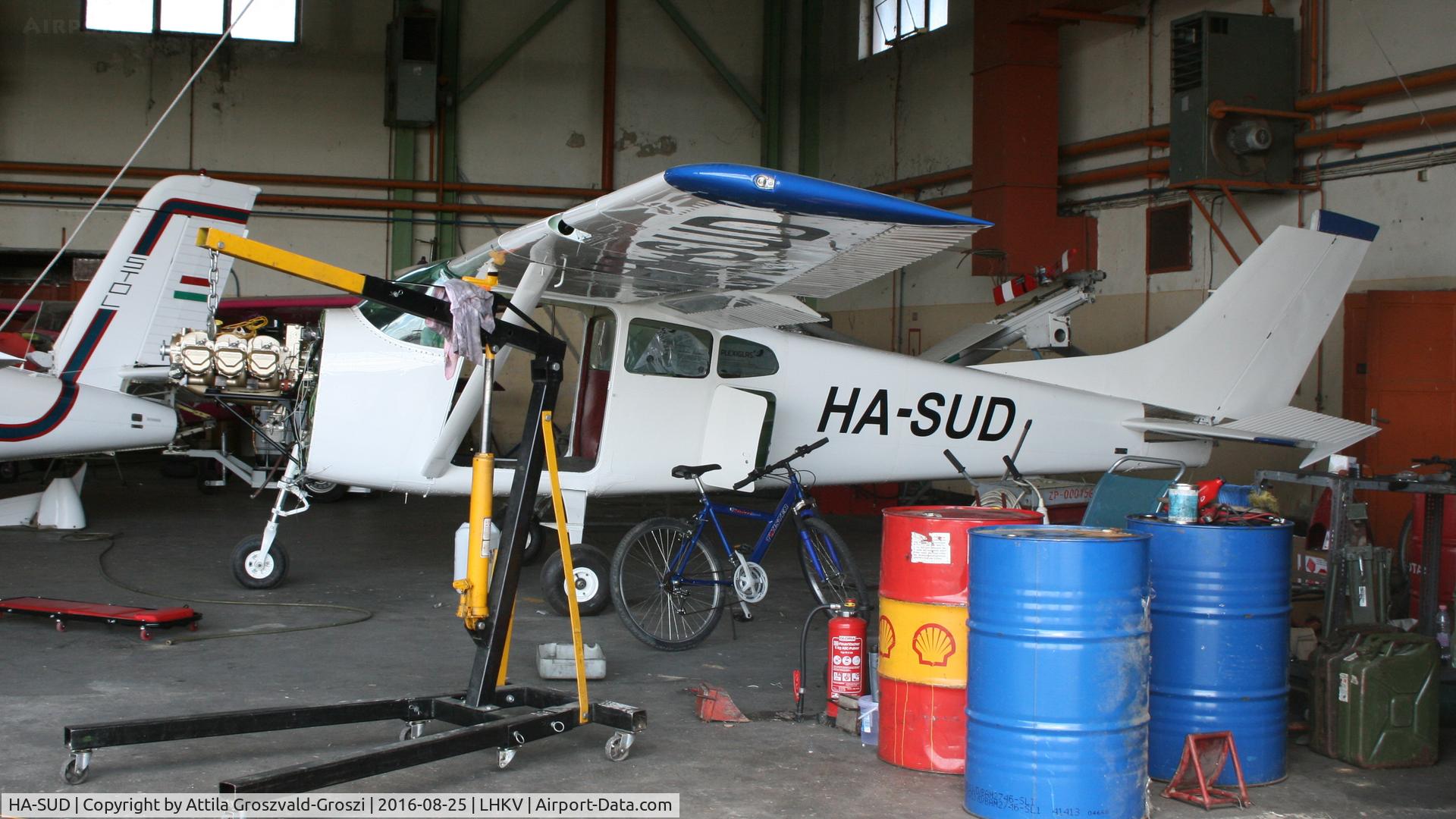 HA-SUD, 1960 Cessna 182C Skylane Skylane C/N 52912, Kaposújlak Airport, Hungary
