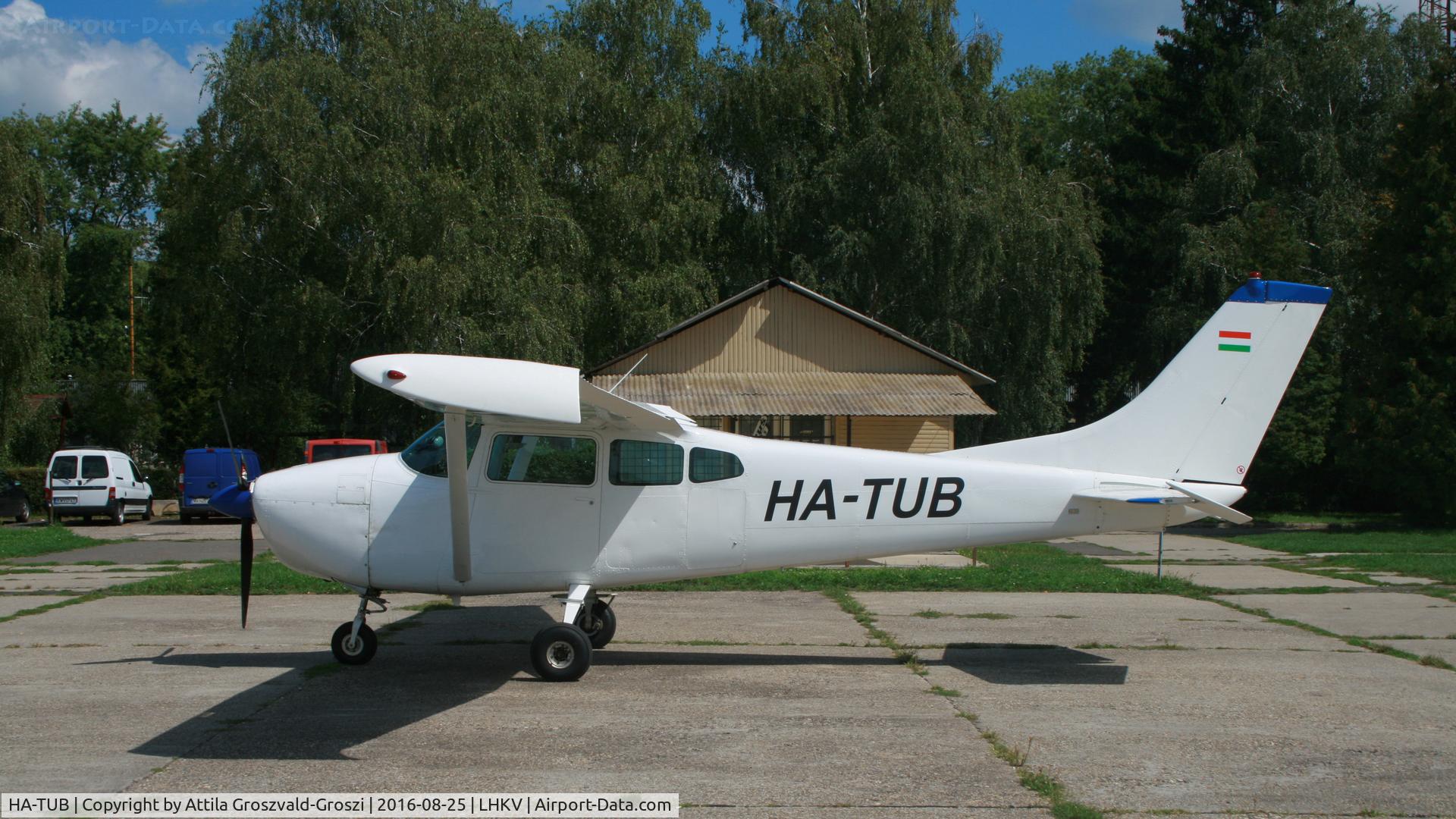 HA-TUB, 1961 Cessna 182D Skylane C/N 18253201, Kaposújlak Airport, Hungary