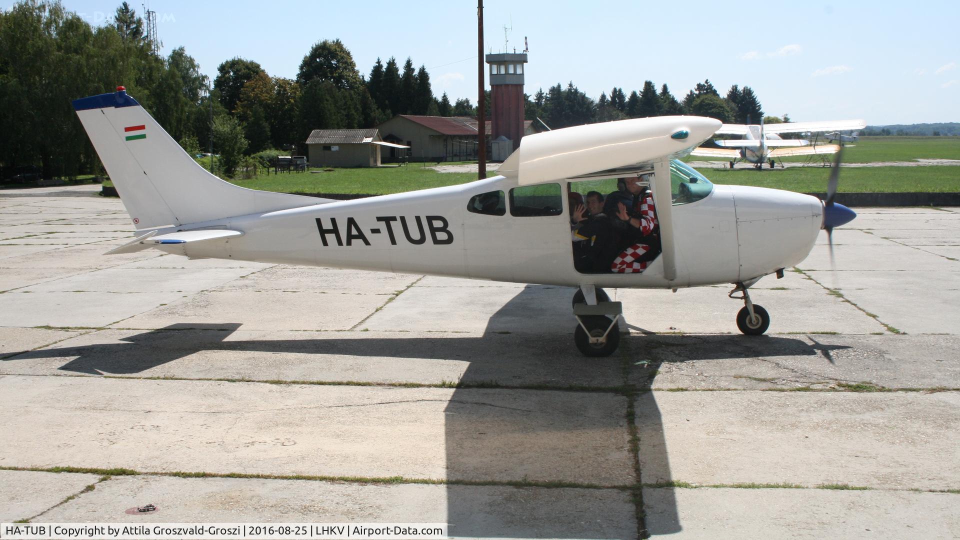 HA-TUB, 1961 Cessna 182D Skylane C/N 18253201, Kaposújlak Airport, Hungary