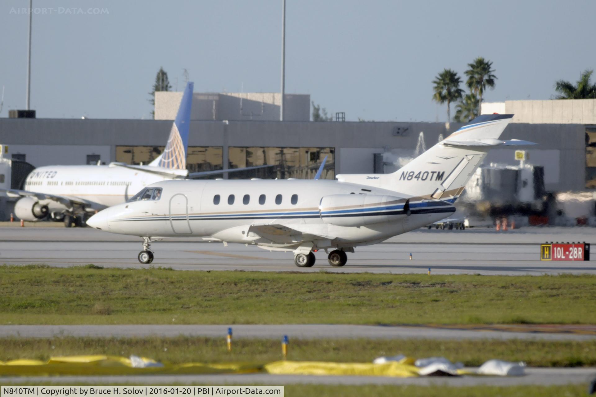 N840TM, 1998 Raytheon Hawker 800XP C/N 258393, taxiing at PBI