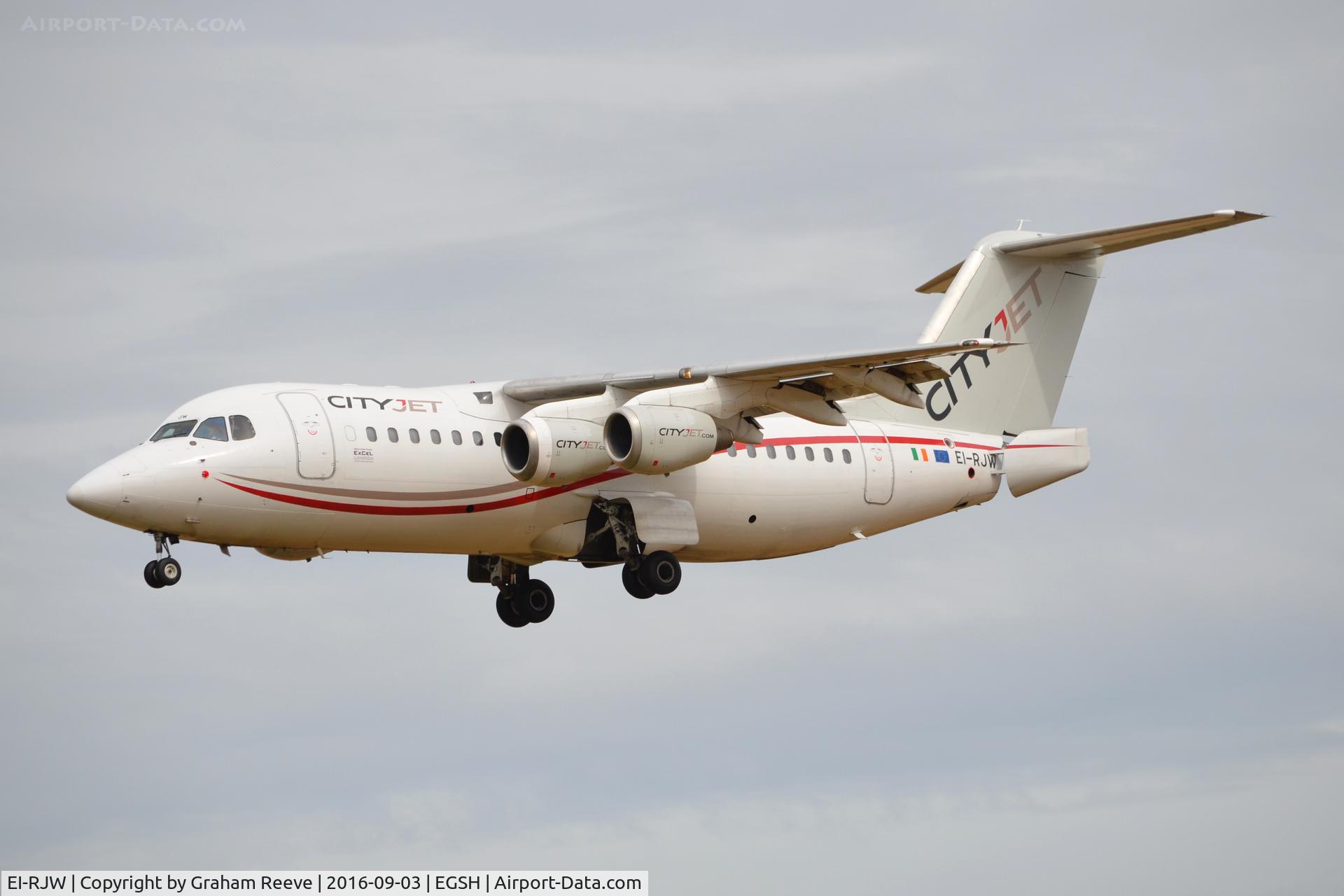 EI-RJW, 2000 British Aerospace Avro 146-RJ85A C/N E2371, Landing at Norwich.