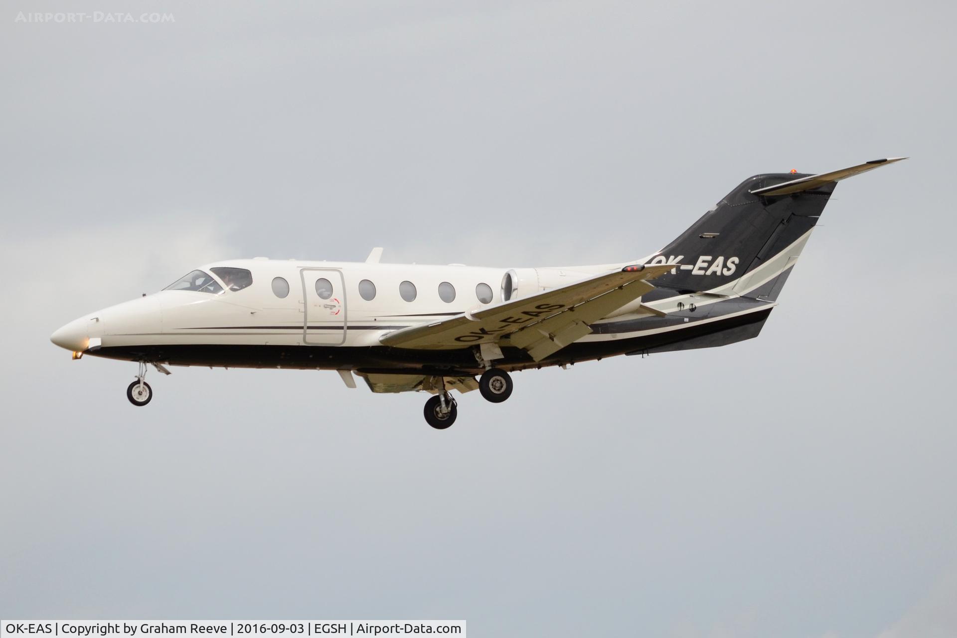 OK-EAS, 1998 Beech 400XT Nextant Beechjet C/N RK-180, Landing at Norwich.