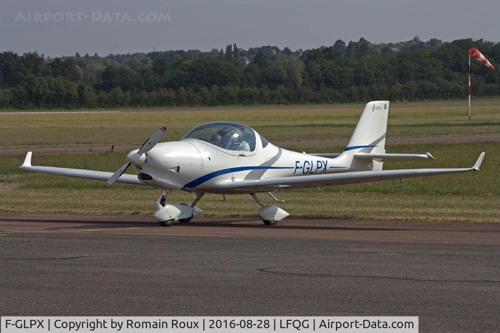 F-GLPX, Aquila A210 (AT01) C/N AT01-168, Parked