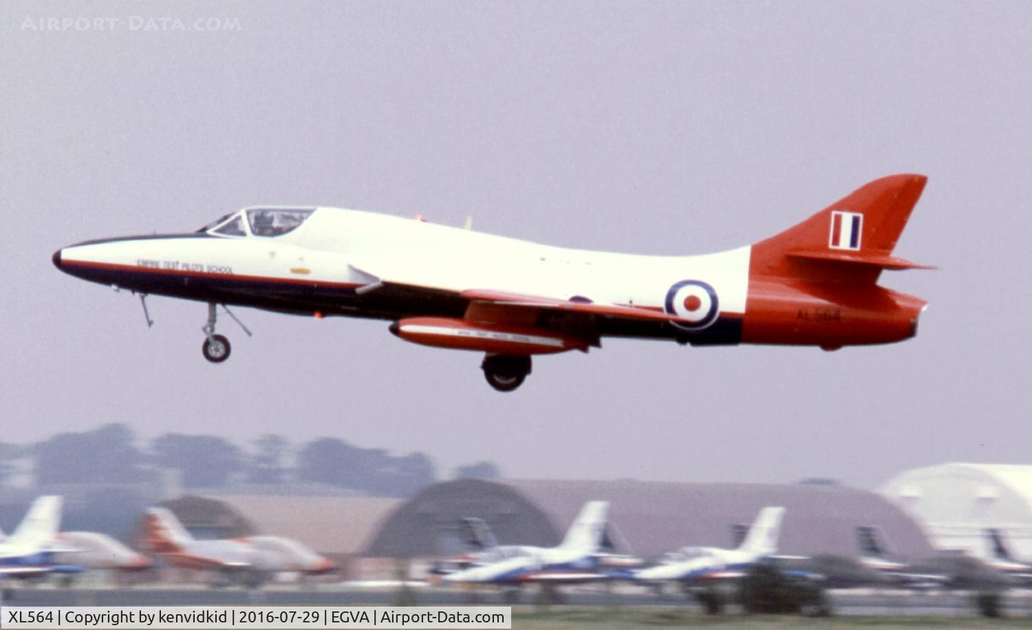 XL564, 1957 Hawker Hunter T.7 C/N 41H-693715, A&AEE arriving at RIAT.