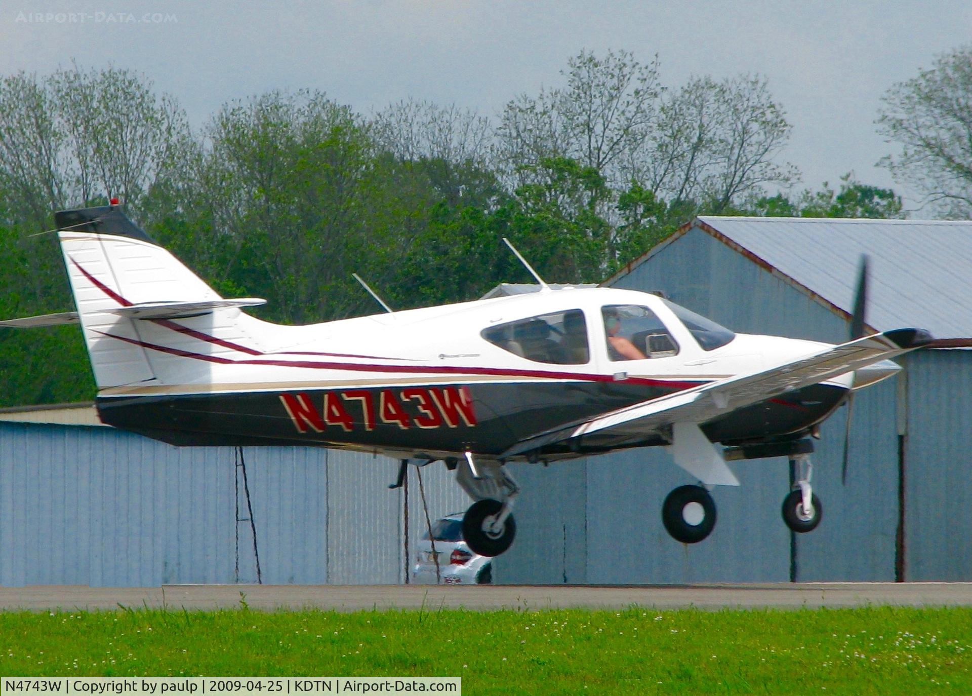 N4743W, 1976 Rockwell International 114 Commander C/N 14073, At Downtown Shreveport.
