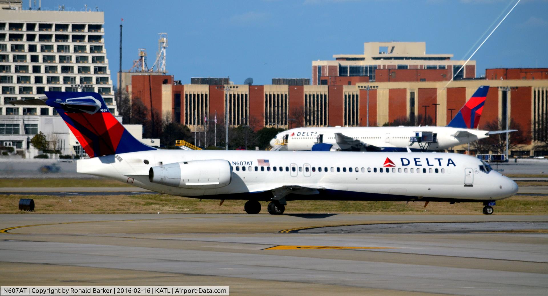 N607AT, 2000 Boeing 717-200 C/N 55074, Taxi Atlanta