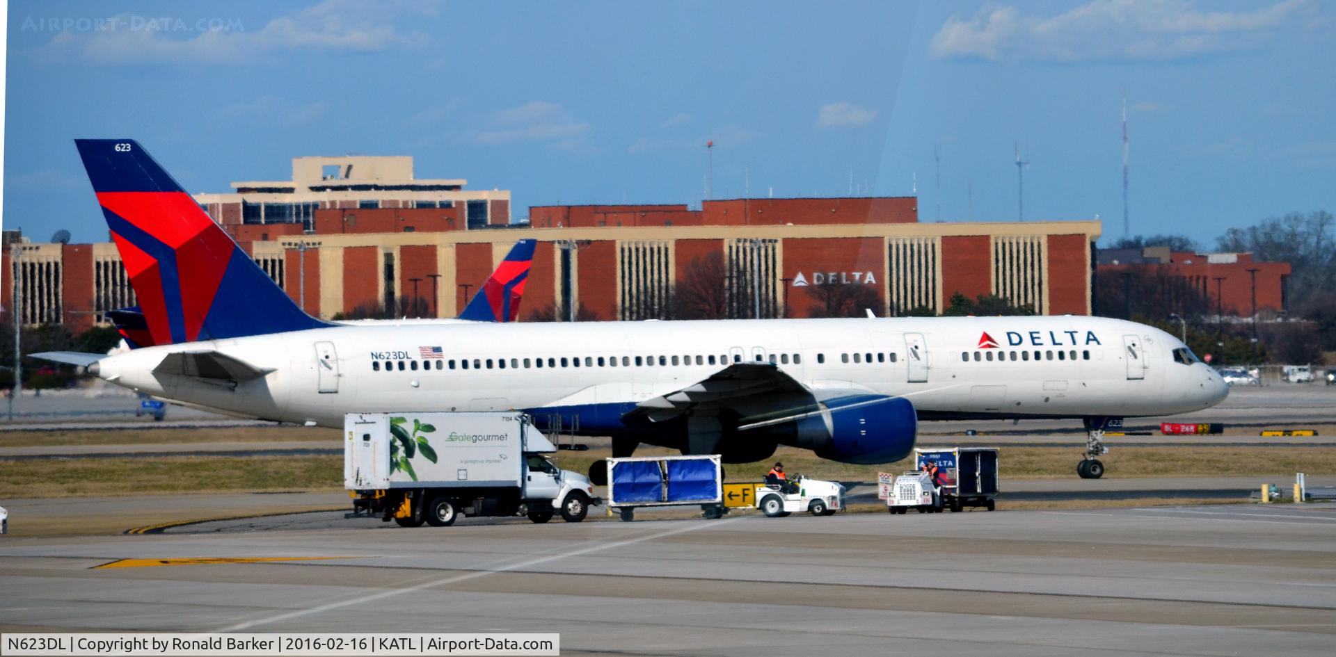 N623DL, 1987 Boeing 757-232 C/N 22913, Taxi Atlanta