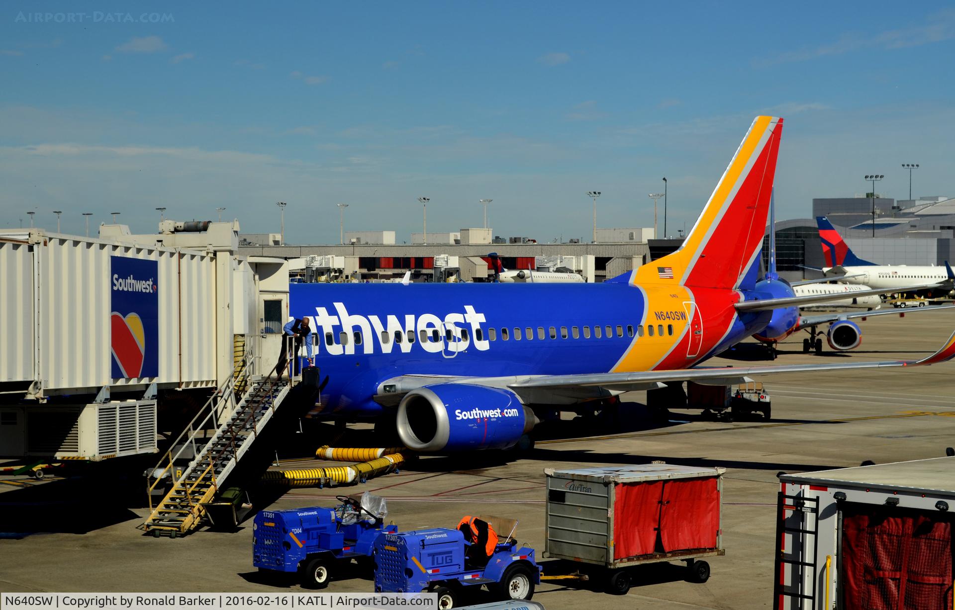 N640SW, 1996 Boeing 737-3H4 C/N 27713, At the gate Atlanta