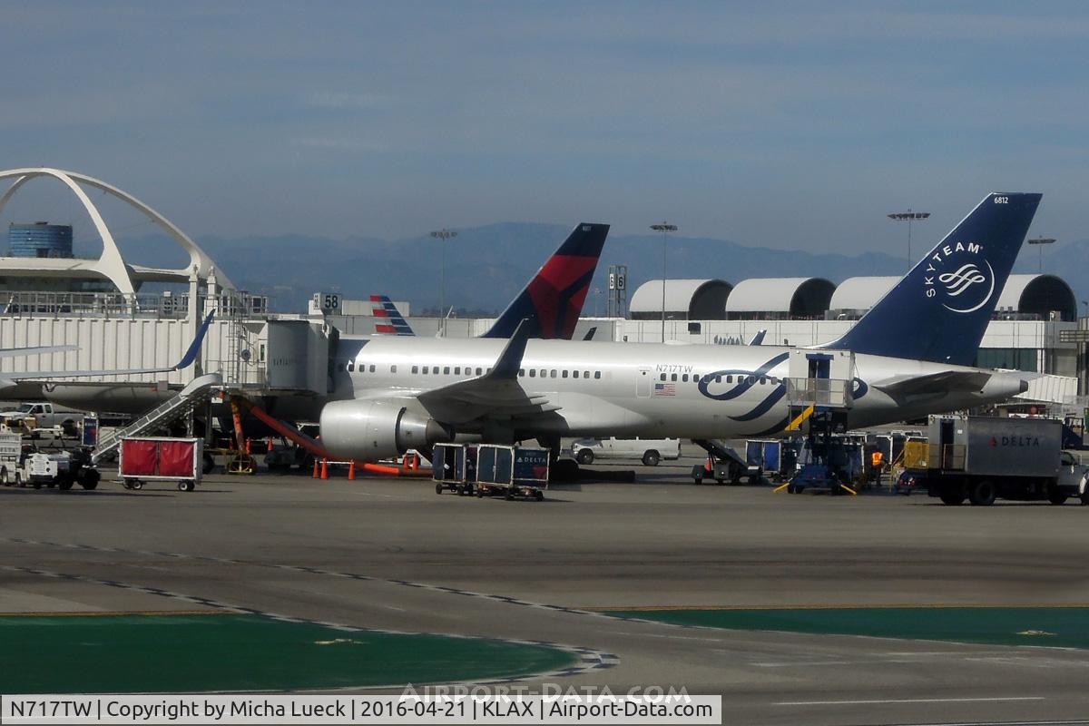 N717TW, 1999 Boeing 757-231 C/N 28485, At LAX